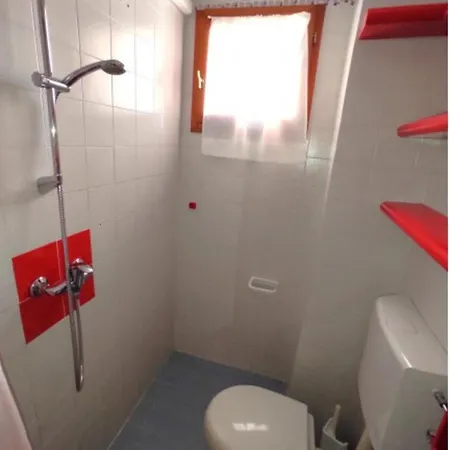 Cozy Flat Near The דירה