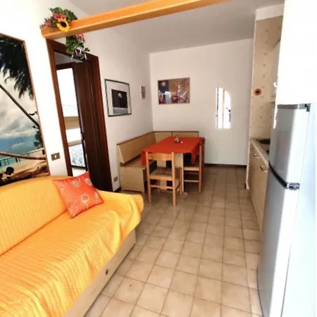 Cozy Flat Near The דירה